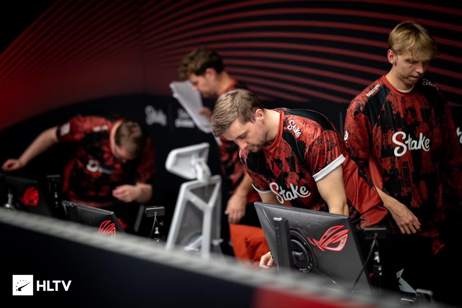 Astralis reportedly looking to replace HooXi and jabbi